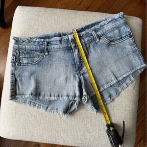 Stylish Frayed Denim Shorts